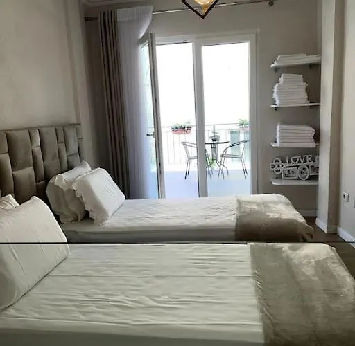 Florents 1-bd Villa, Free Parking And Garden *
