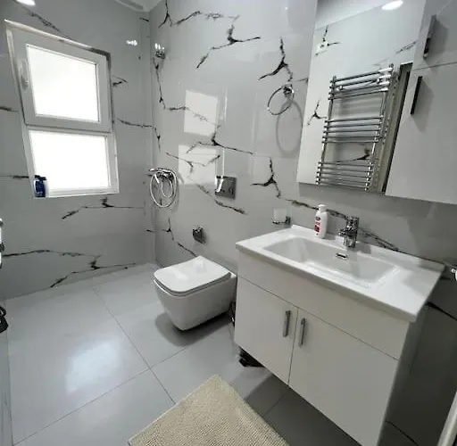 公寓 Florents 1-bd Villa, Free Parking And Garden